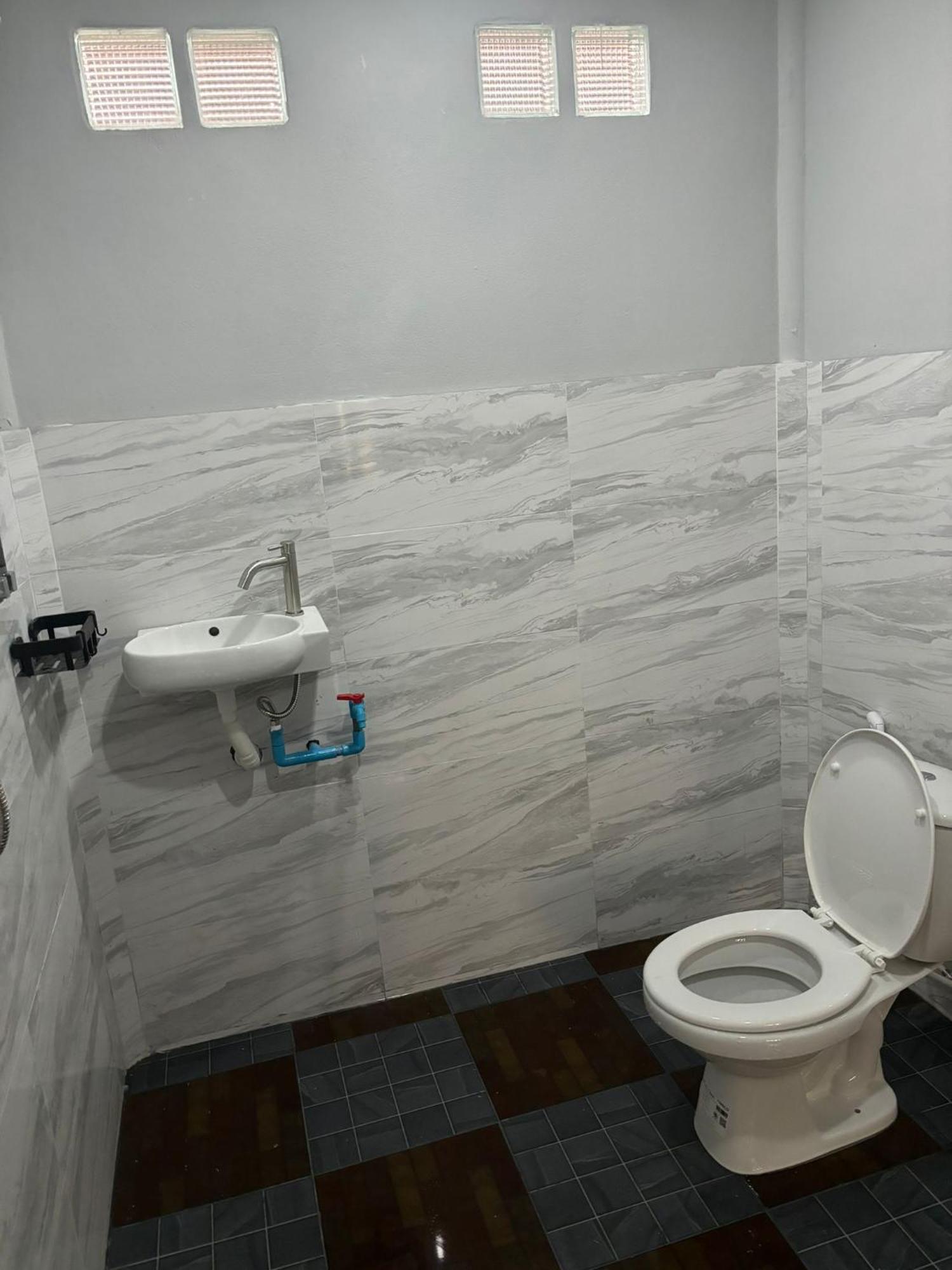 Tonmai Suites Koh Lanta Bagian luar foto