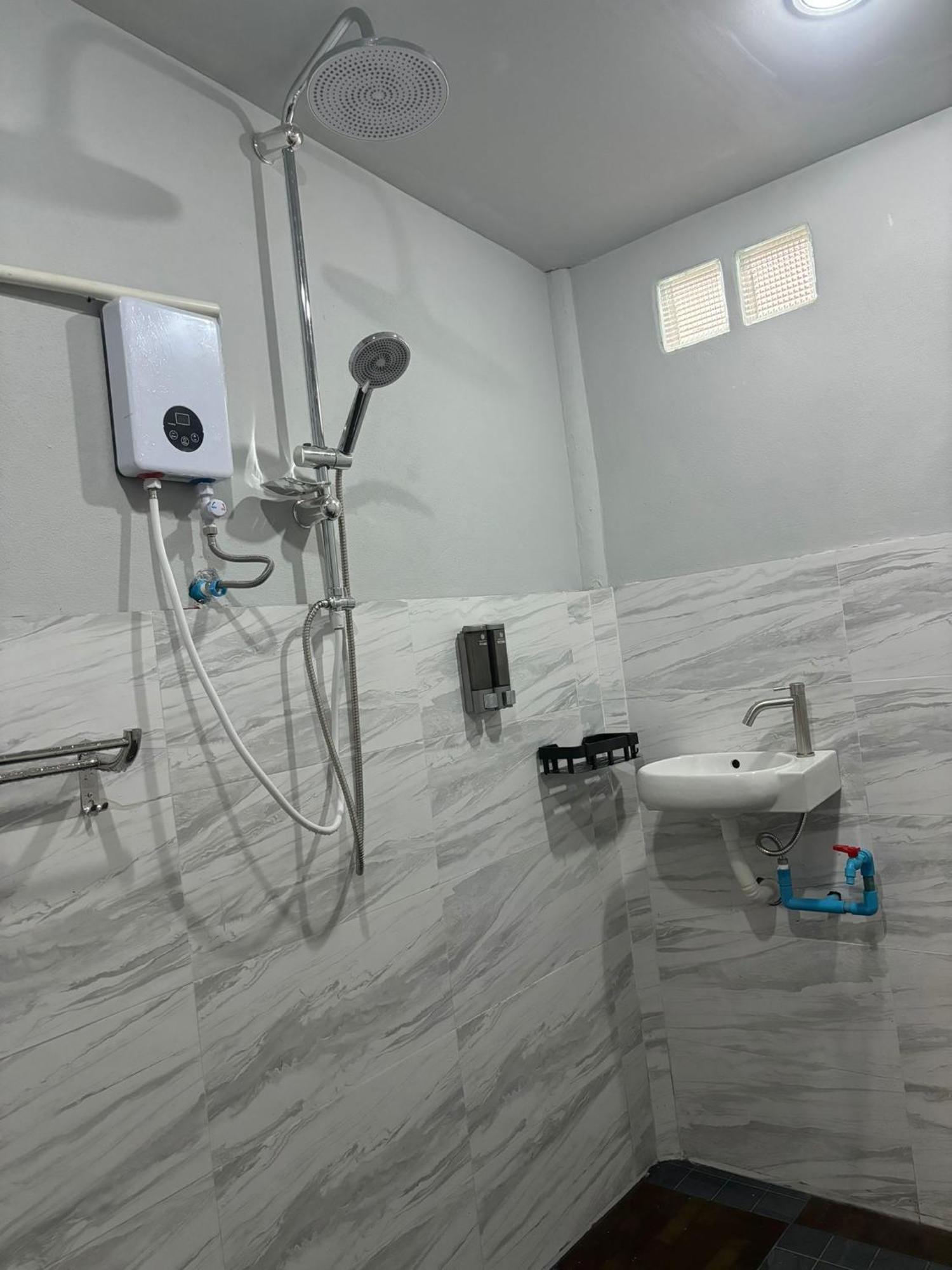 Tonmai Suites Koh Lanta Bagian luar foto