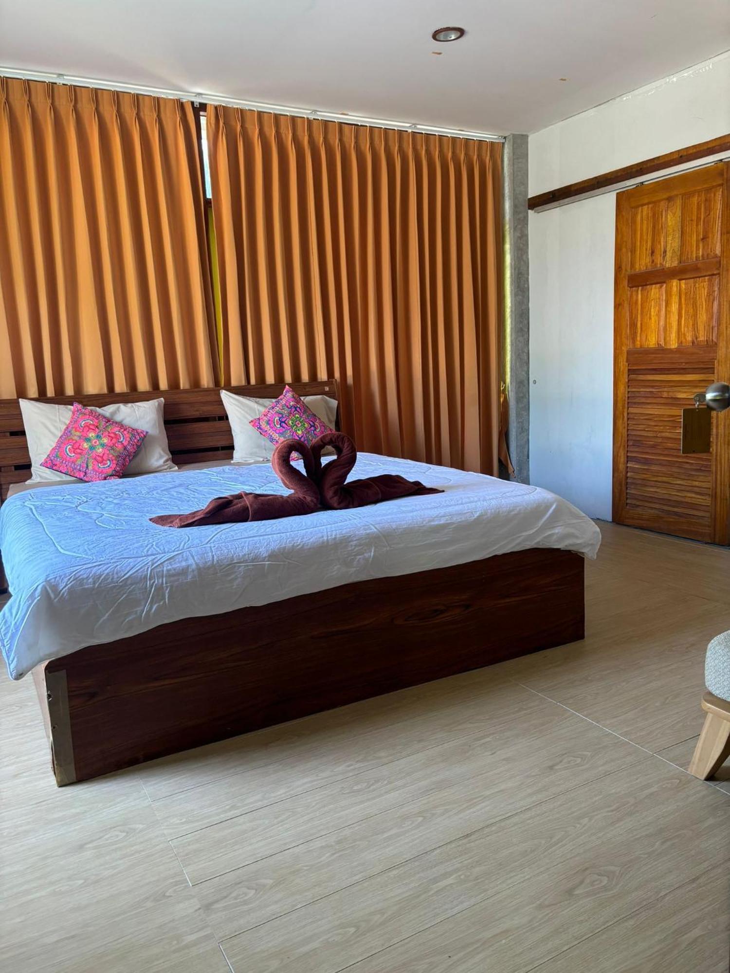 Tonmai Suites Koh Lanta Bagian luar foto