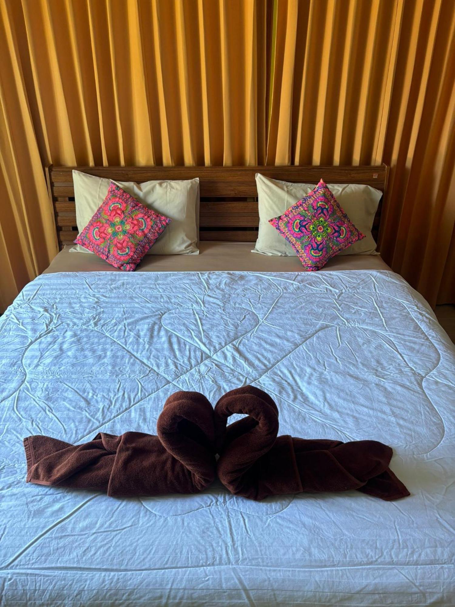 Tonmai Suites Koh Lanta Bagian luar foto