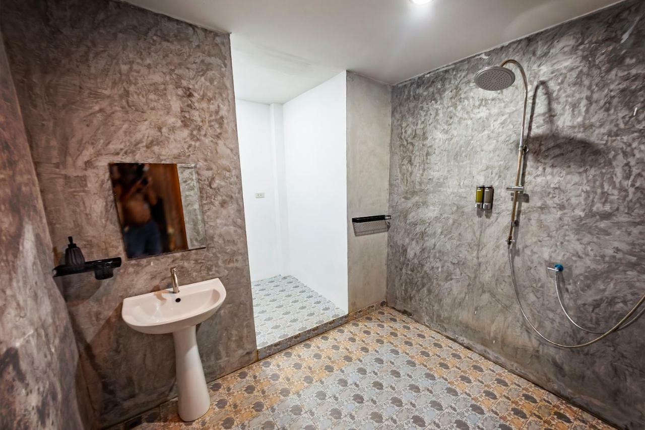 Tonmai Suites Koh Lanta Bagian luar foto