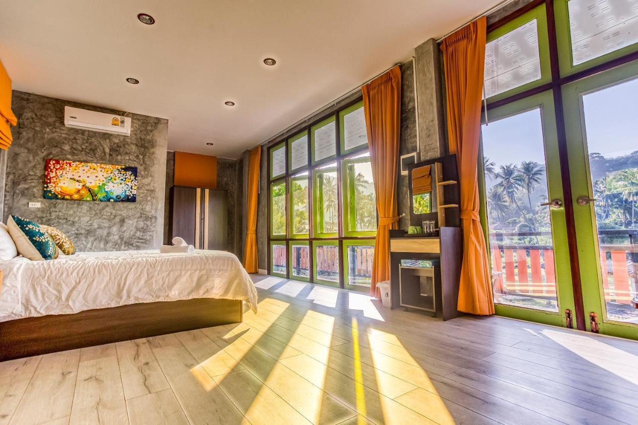 Tonmai Suites Koh Lanta Bagian luar foto